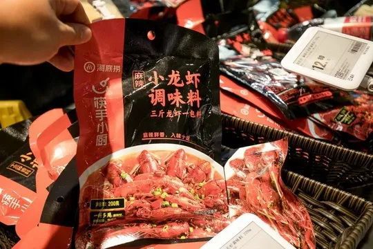 &ldquo;吃貨節(jié)&rdquo;到了,到百聯(lián)曲陽弄點小龍蝦778!